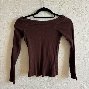 Kavio Off-Shoulder Ribbed Long Sleeve Top - Brown